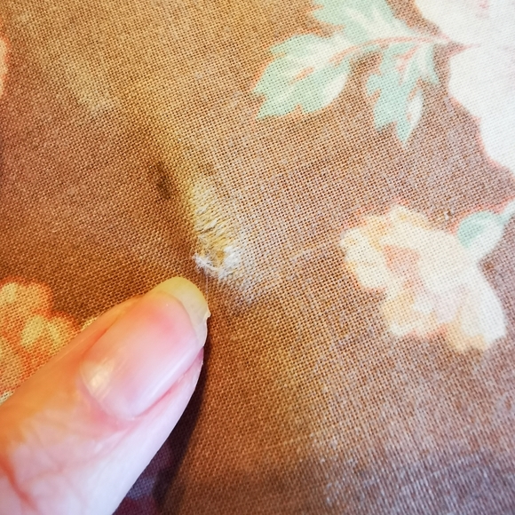 Vintage Wicker Basket with Articulated Handles and Padded Fabric Bottom and Lace - Picture 16 of 17